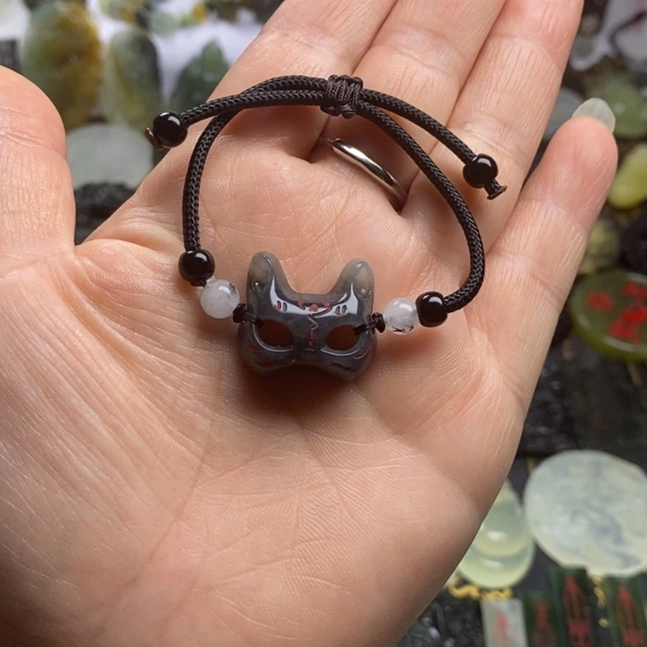 蛇纹石玉颈饰合金