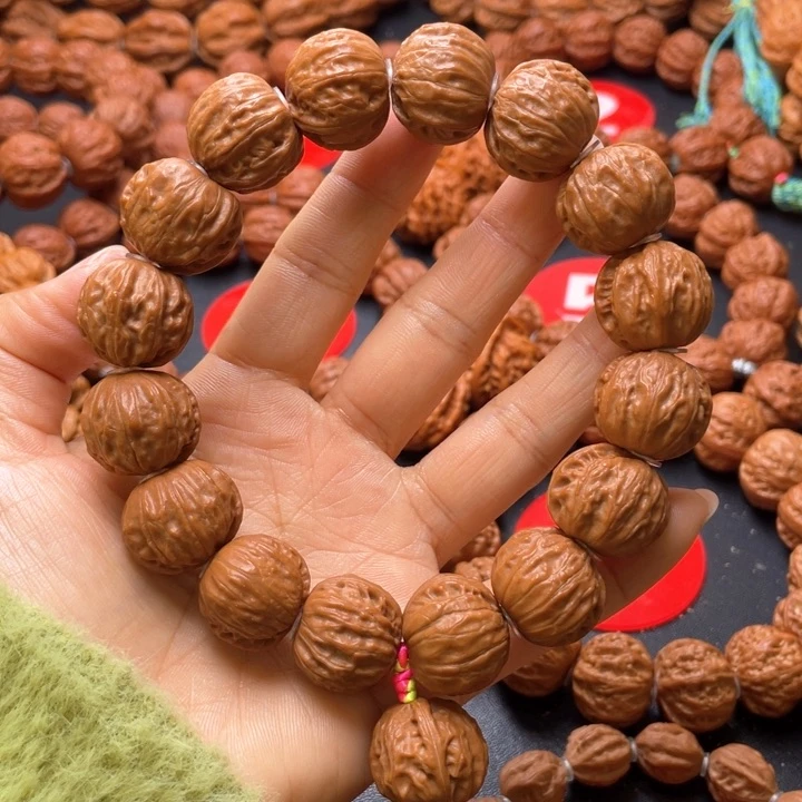 文玩核桃吊坠树王