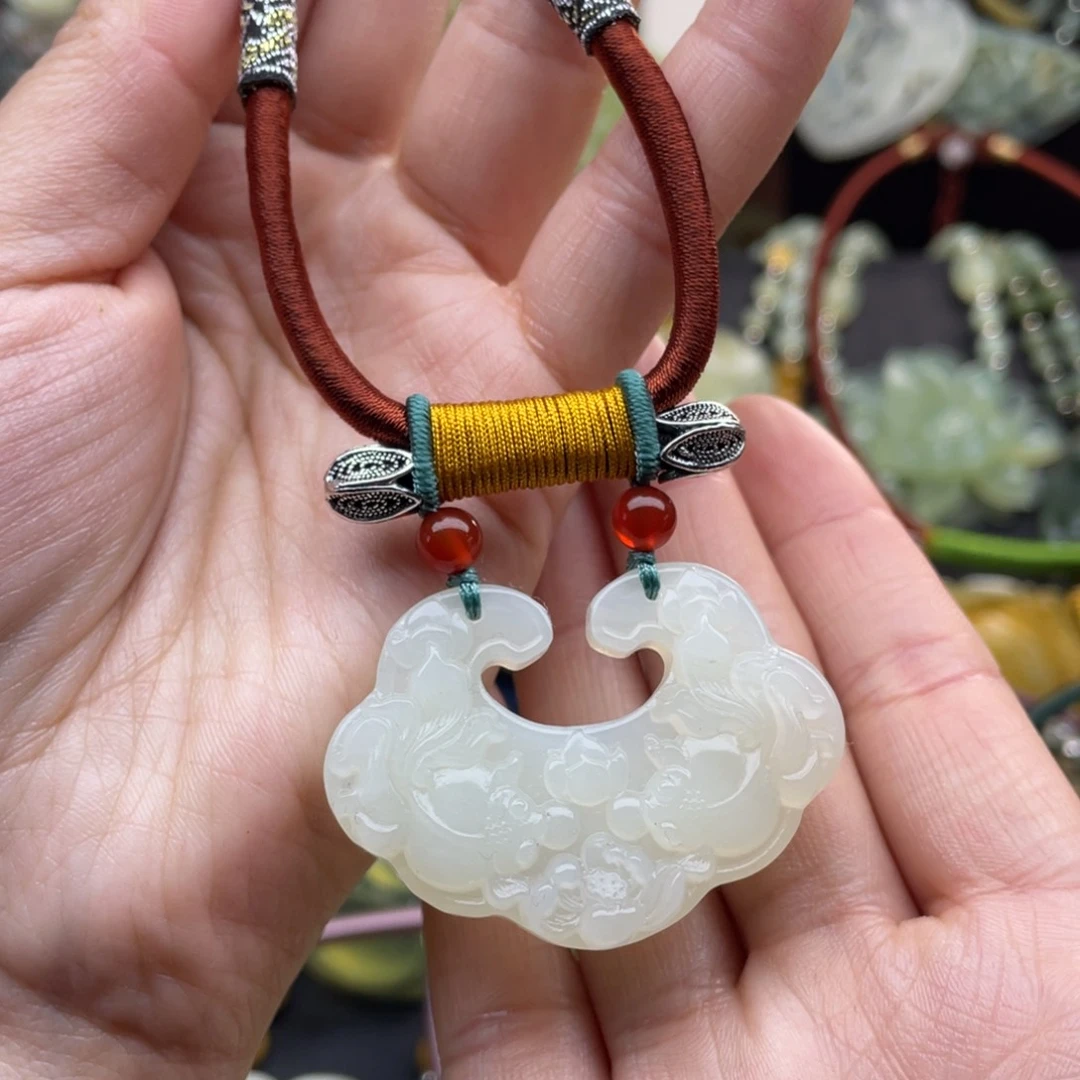 蛇纹石玉颈饰未镶嵌