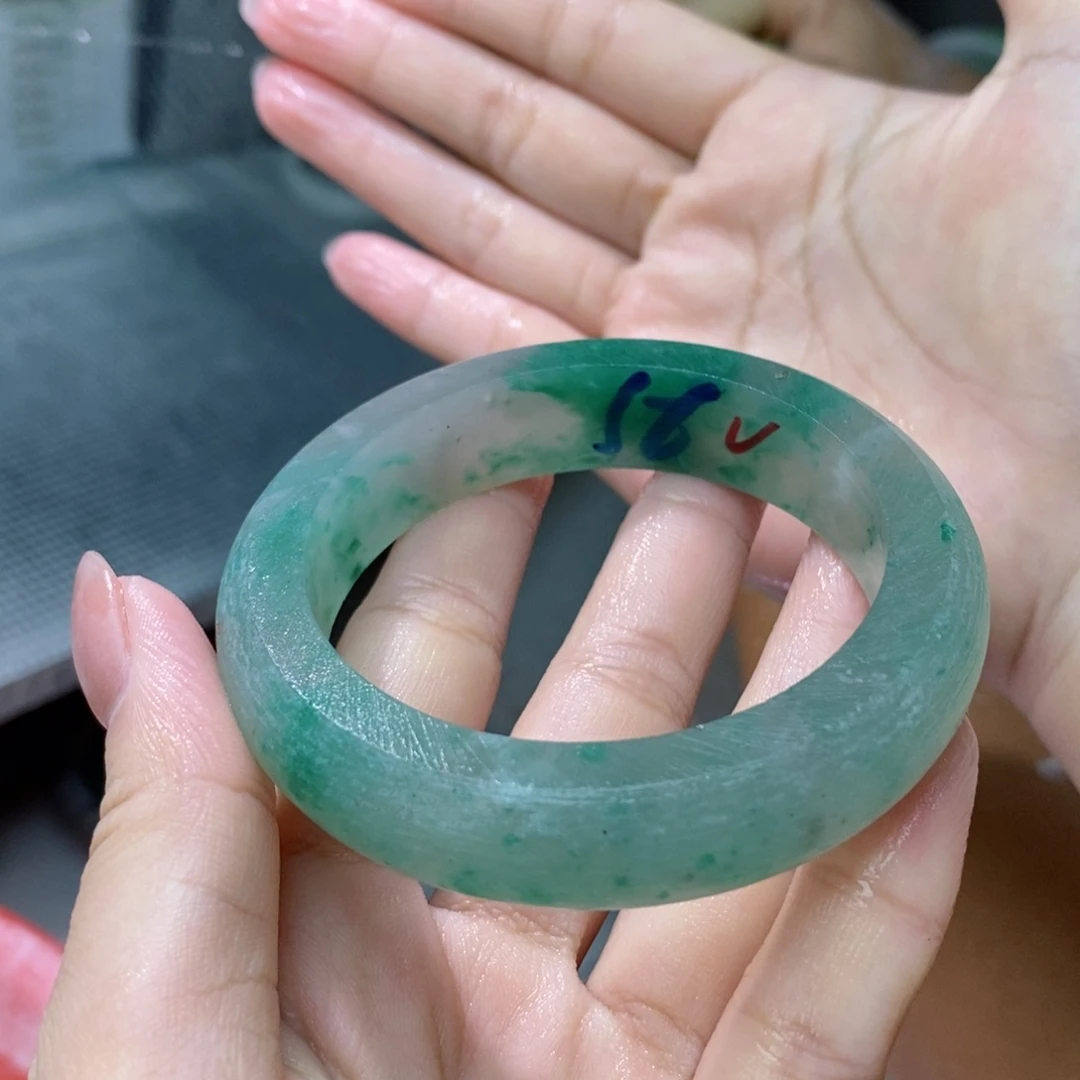 y***.石英质玉（非洲翠）手镯未镶嵌定制