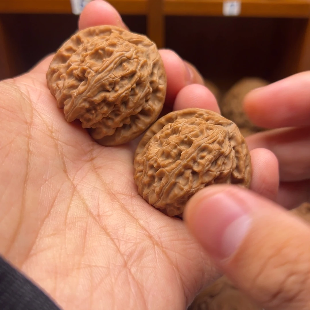 文玩核桃吊坠37全品三角白