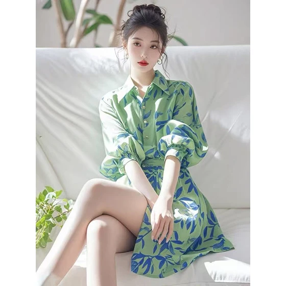 绿色印花衬衫连衣裙韩系千金感洋气独特漂亮设计感绝美温柔风裙子