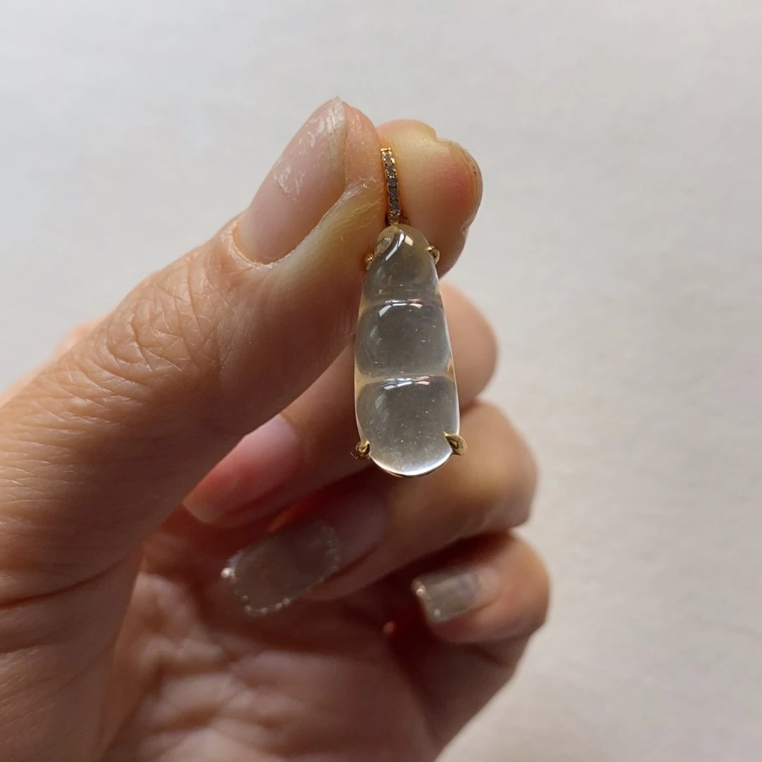 曙***光石英质玉未镶嵌颈饰