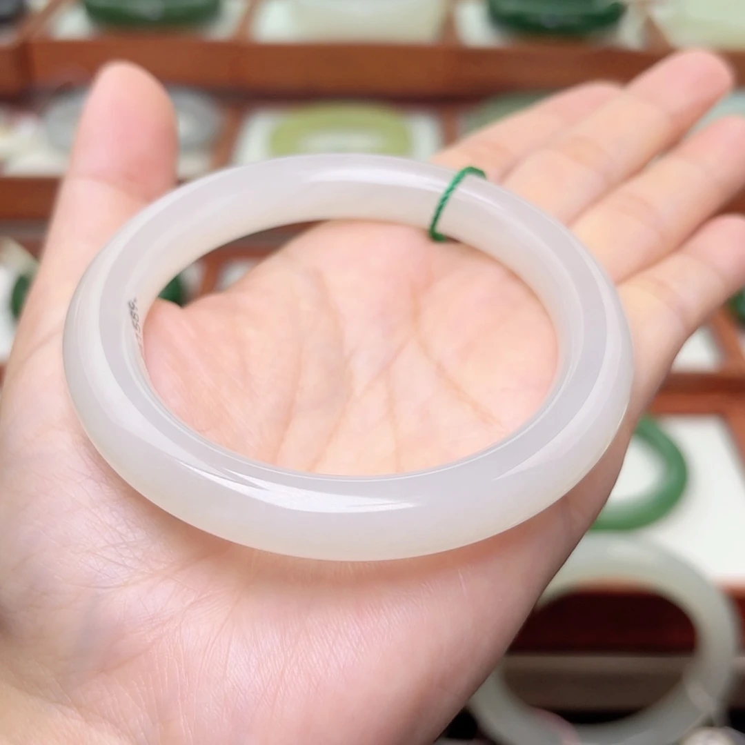 【闪购商品】未镶嵌手镯和田玉