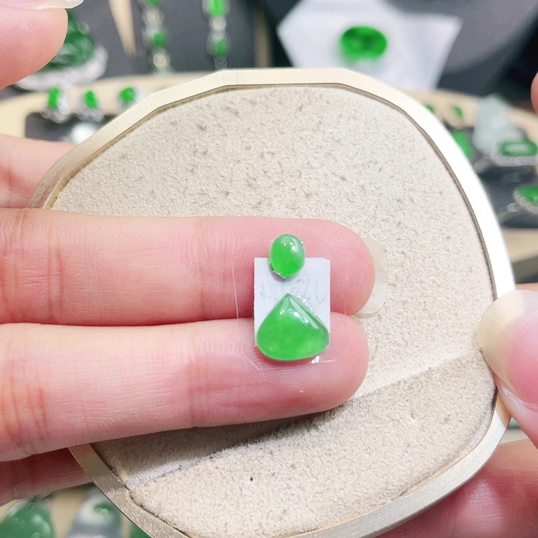 未镶嵌挂件翡翠裸石