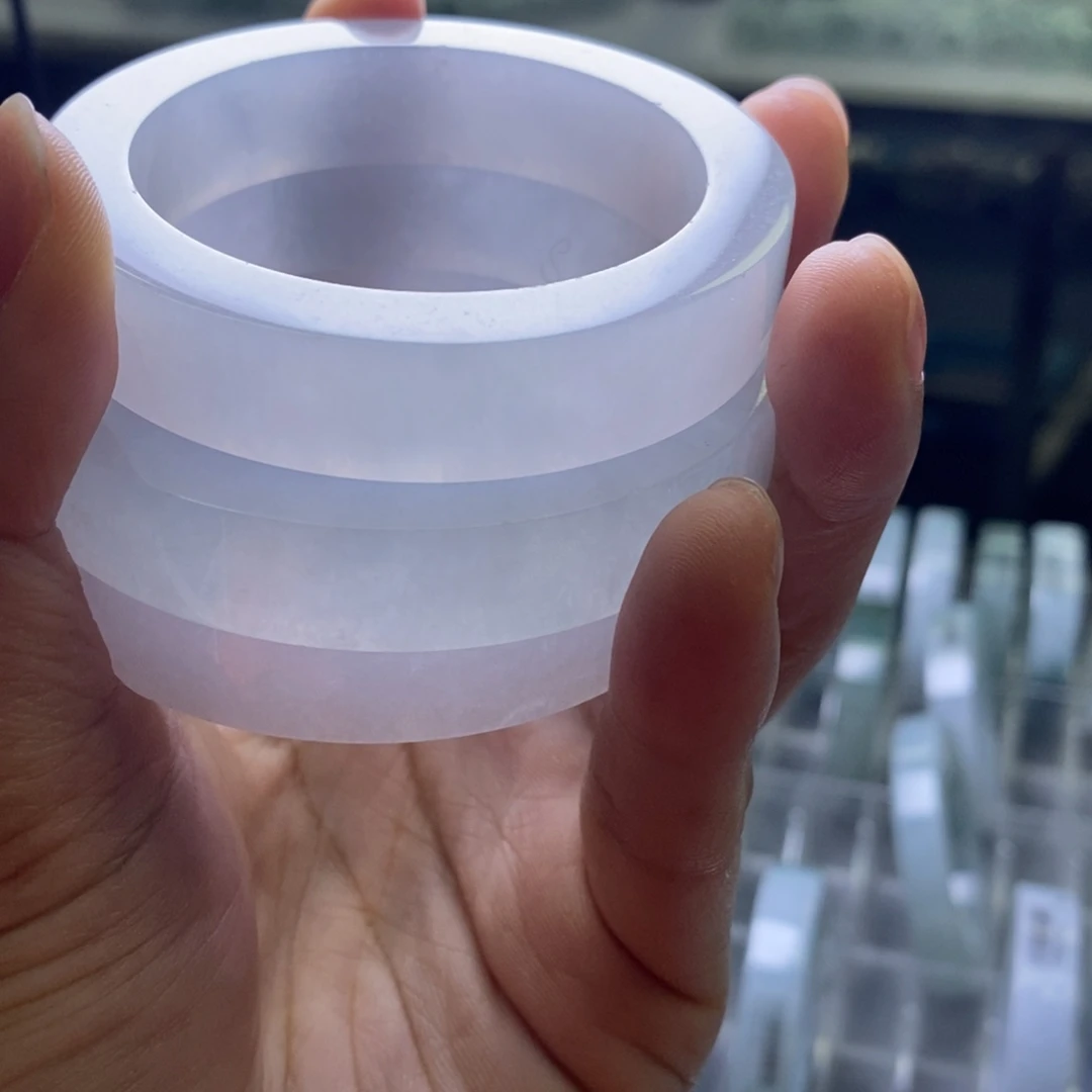 石****定制翡翠未镶嵌手镯发一个