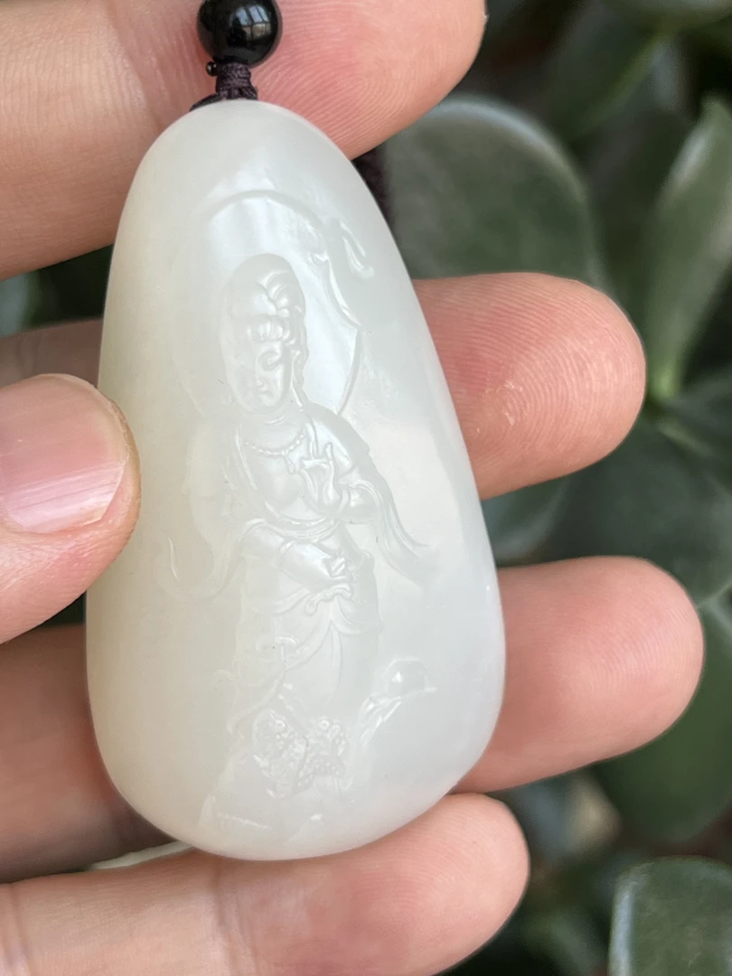 和田玉白玉站观音（浅雕）