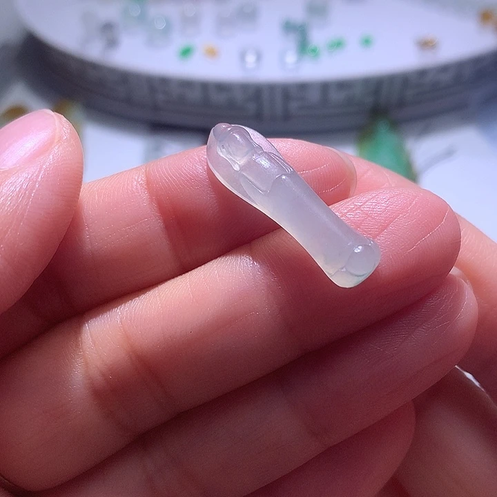 翡翠未镶嵌颈饰无相佛