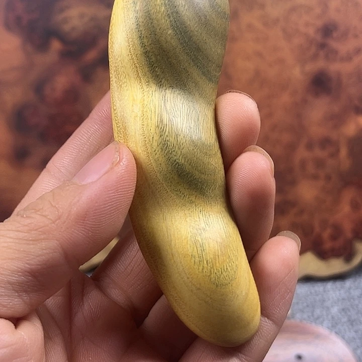 维腊木（绿檀）豆子手把件