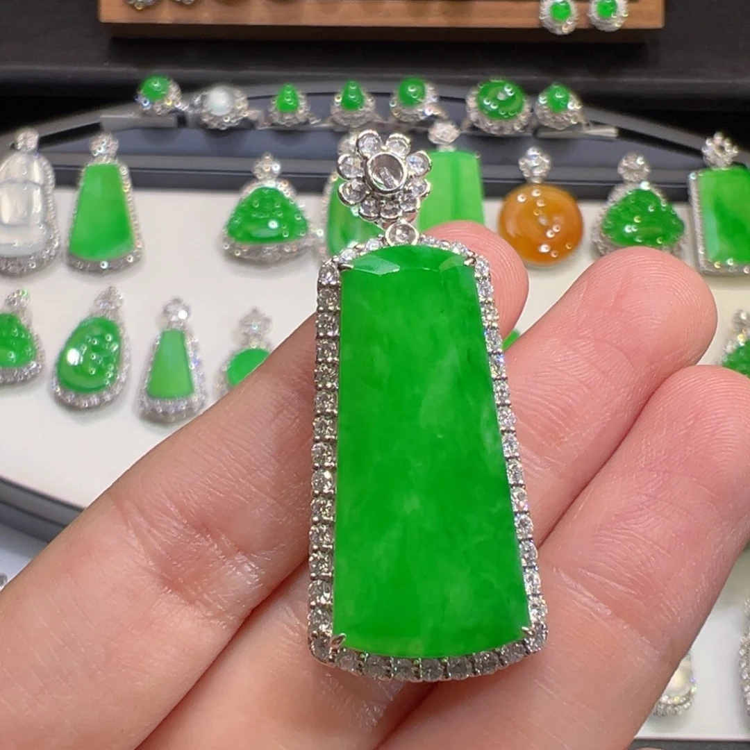 翡翠18K金镶嵌颈饰收到货48小时鉴赏期