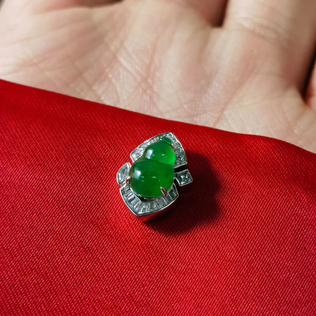 18k翡翠葫芦时尚设计小吊坠