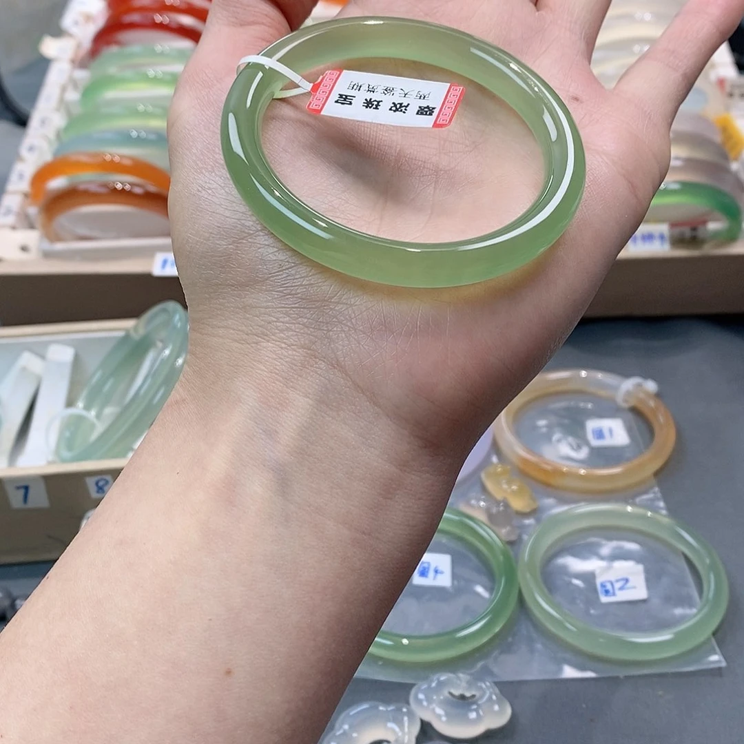 玛瑙/玉髓手镯未镶嵌3**?