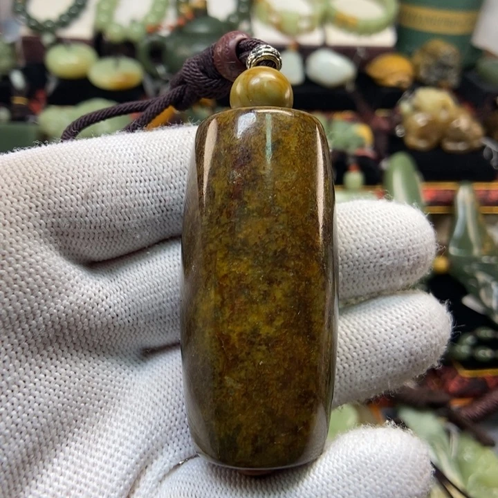 未镶嵌岫岩河磨玉（透闪石质玉）把件