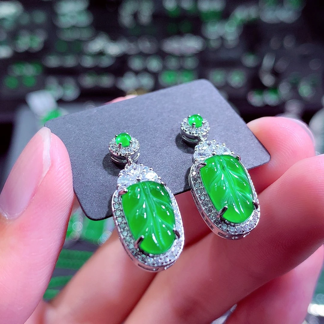 翡翠未镶嵌颈饰挂件