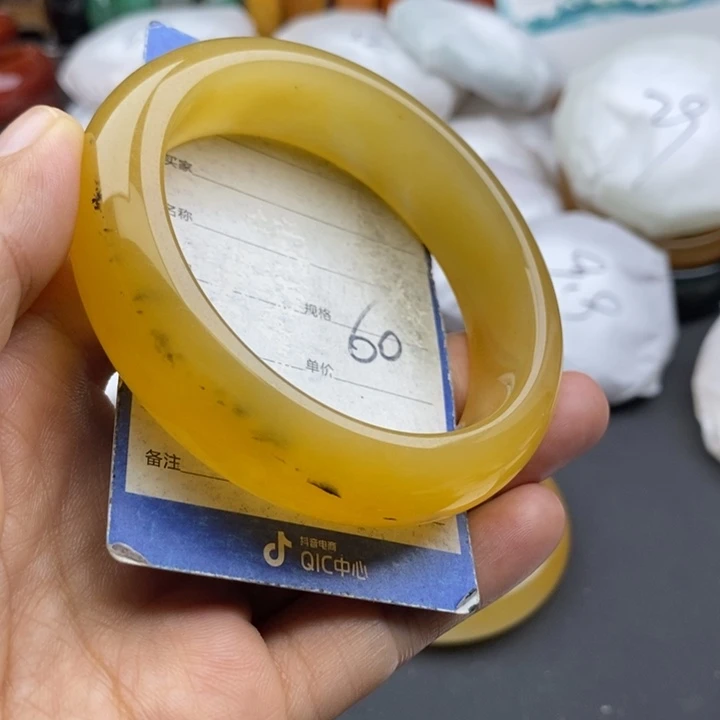 石英质玉未镶嵌手镯