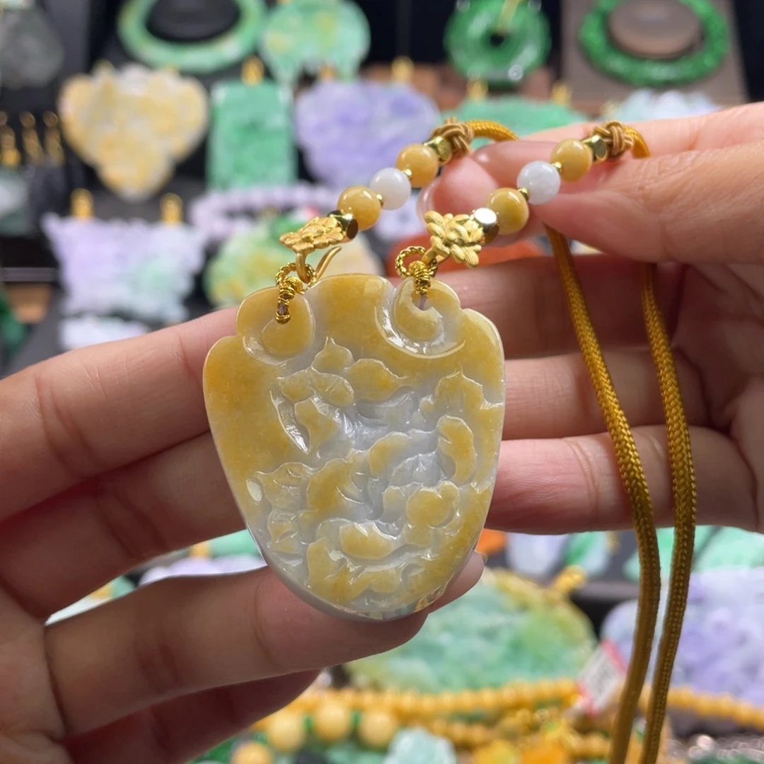 翡翠未镶嵌颈饰待编织
