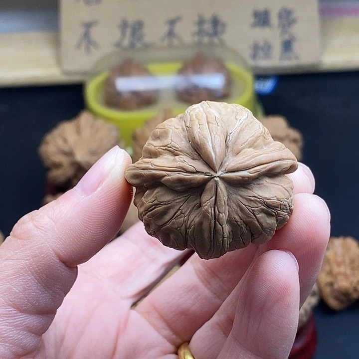 o***哥文玩核桃吊坠瑕疵单只不退不换