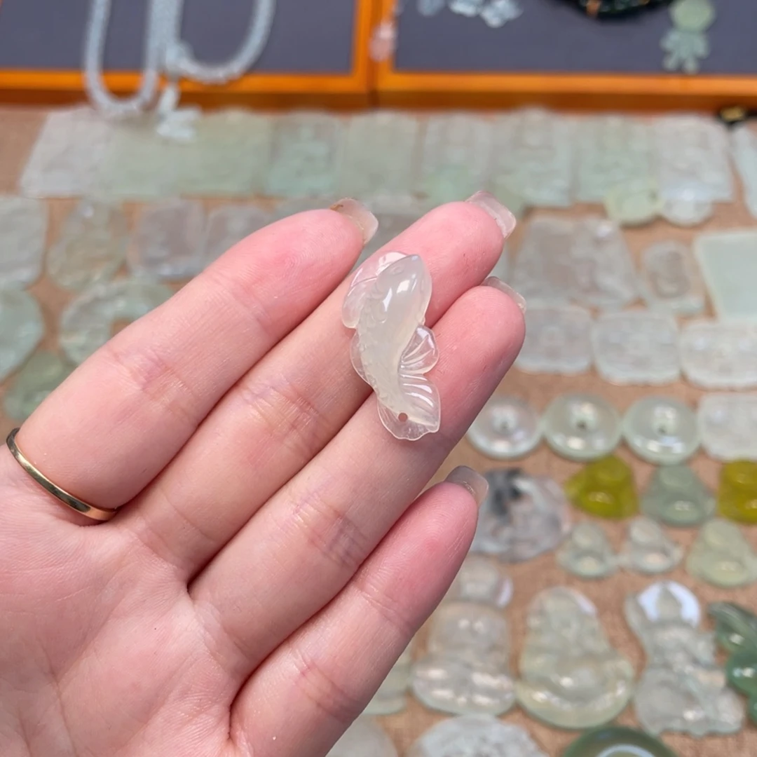 五***1蛇纹石玉未镶嵌颈饰