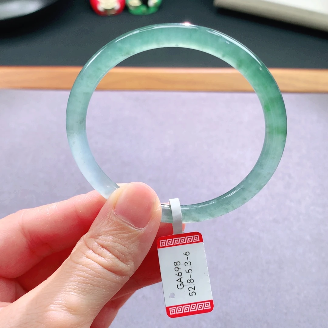 翡翠手镯未镶嵌天然翡翠手镯