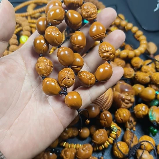 橄榄核吊坠弥勒手持