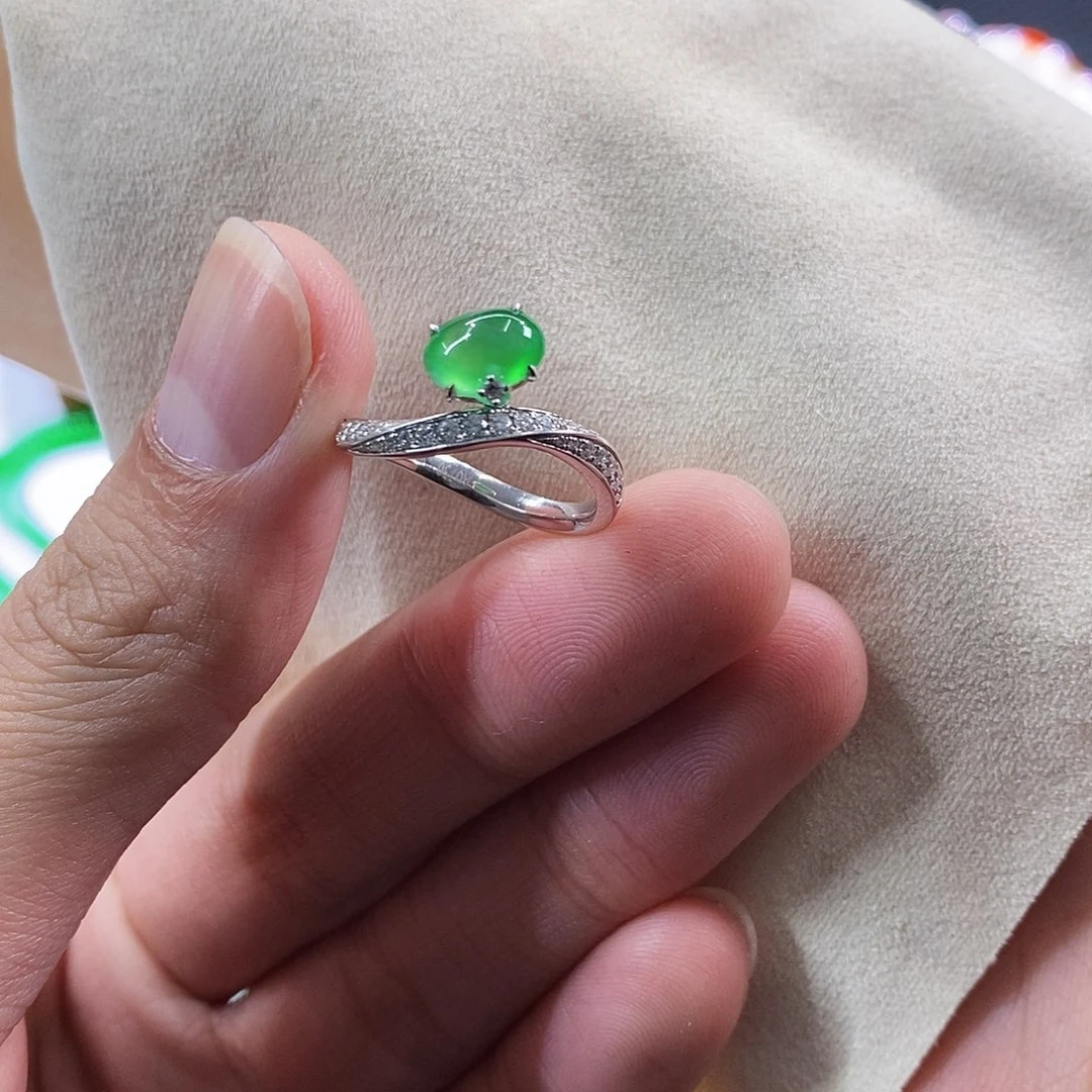 散珠翡翠木那甜绿戒指
