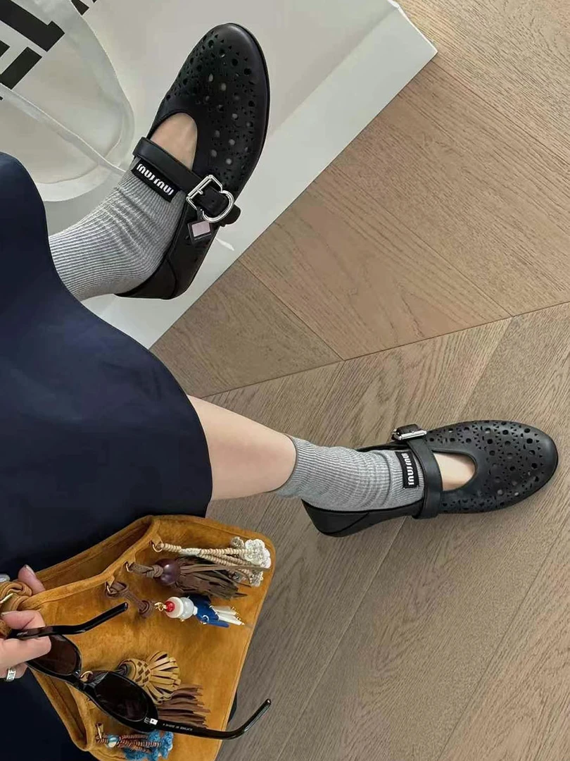 诗歌兰女鞋2025夏季新款真皮镂空洞洞鞋女外穿百搭平底玛丽珍单鞋