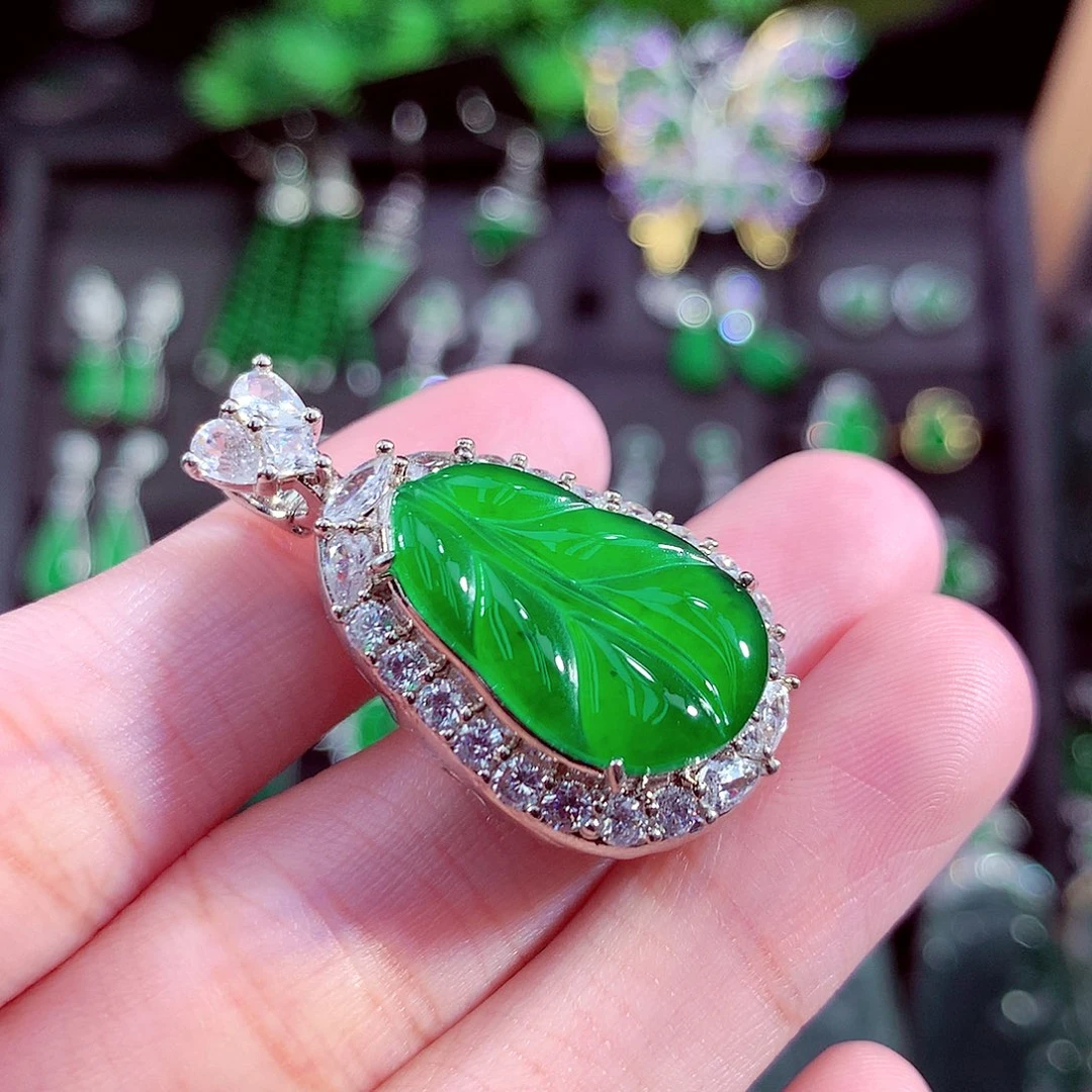 颈饰未镶嵌翡翠天然