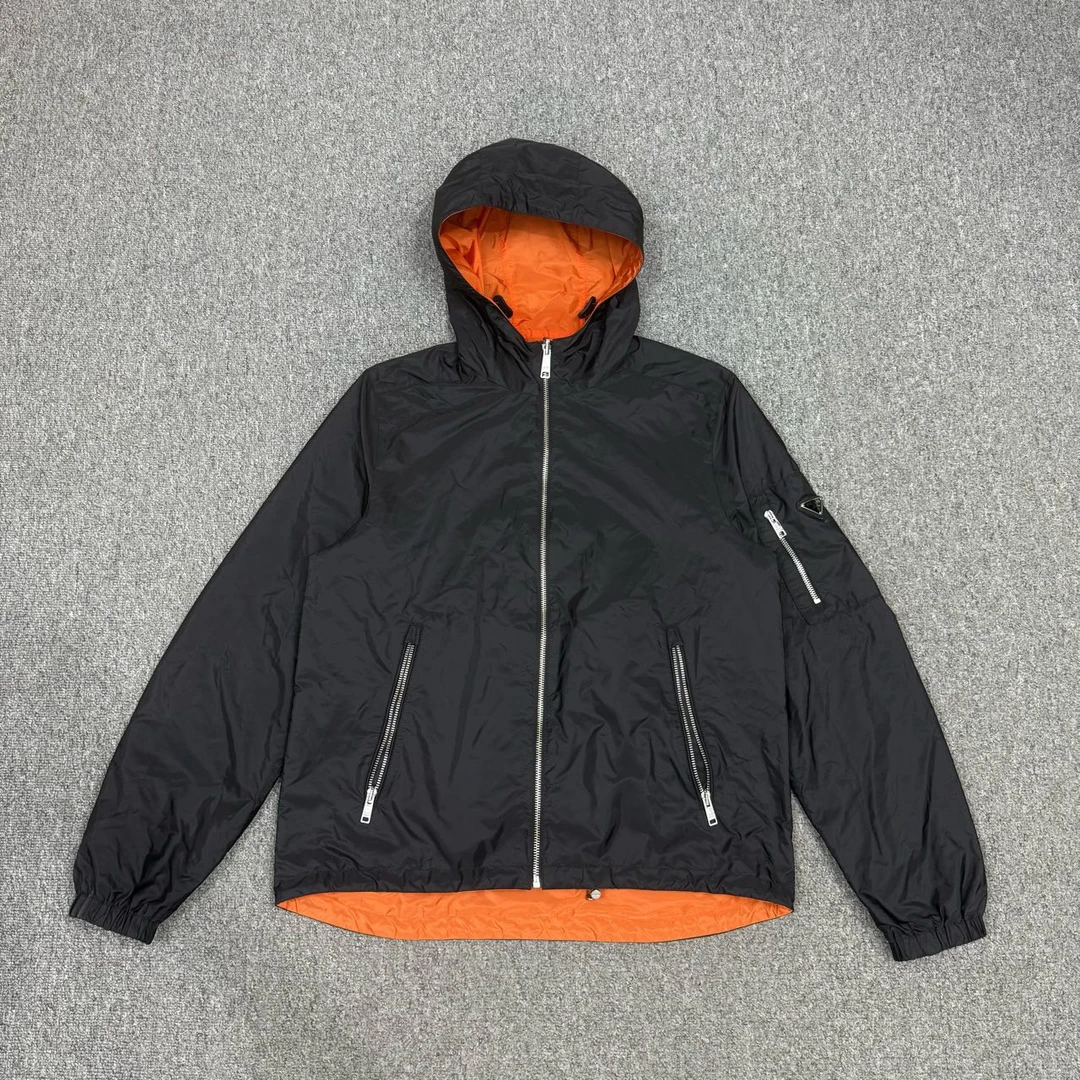 99新 Prada/普拉达 13576810可再生尼龙黑橙双面穿三角标外套46码