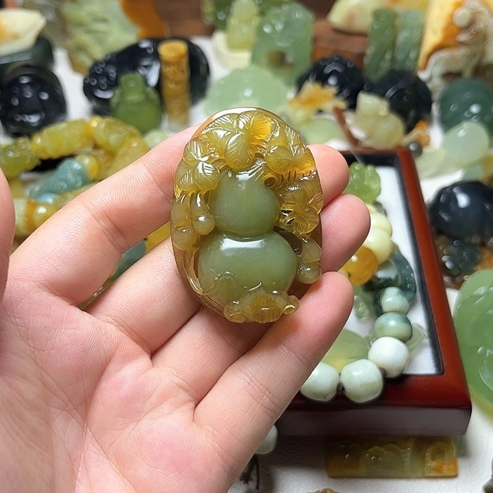 未镶嵌蛇纹石玉颈饰