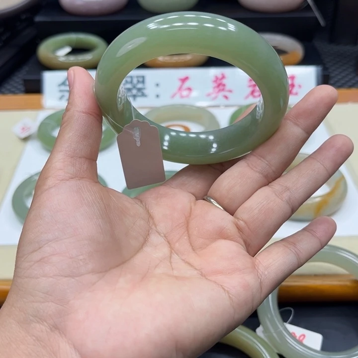 未镶嵌手镯石英质玉青*