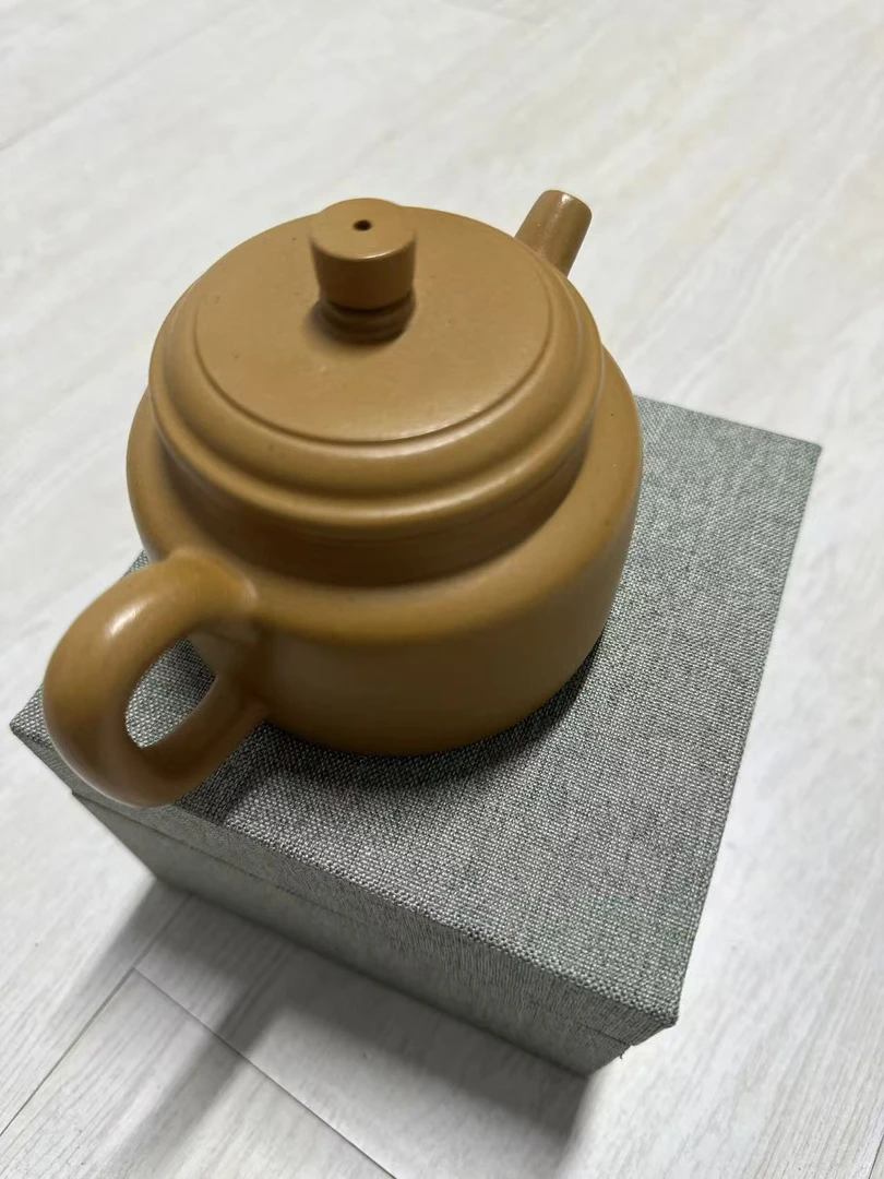 宜兴紫砂光器德钟  黄金段泥 孙成兰