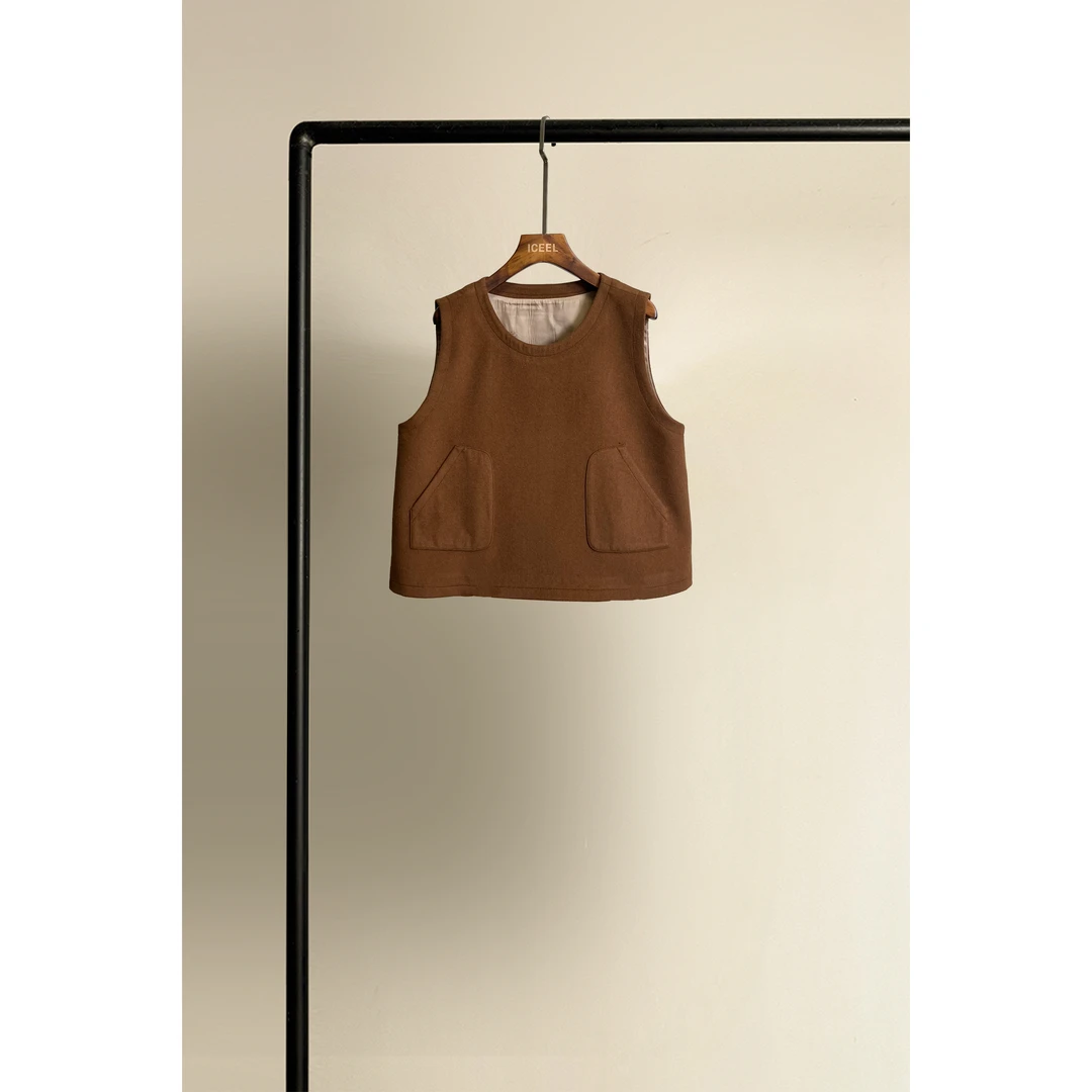 原创女装简约纯色设计感小众羊毛马夹背心春新款圆领套头百搭上衣