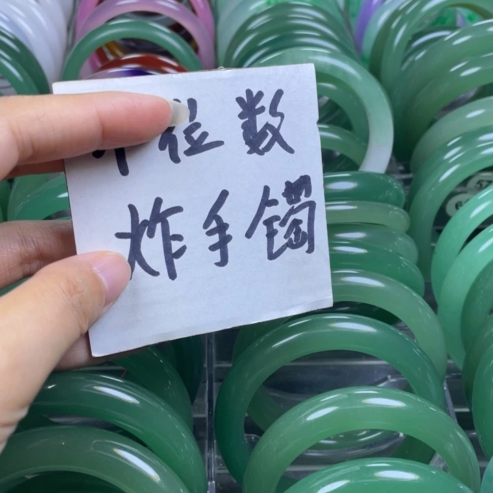 未镶嵌手镯石英岩玉