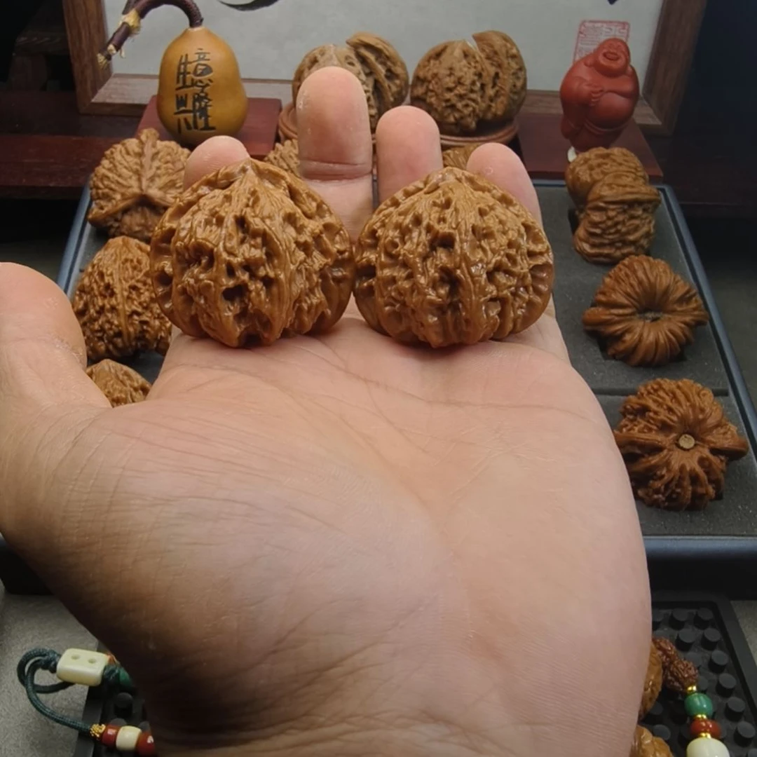 始***者文玩核桃把件三角白