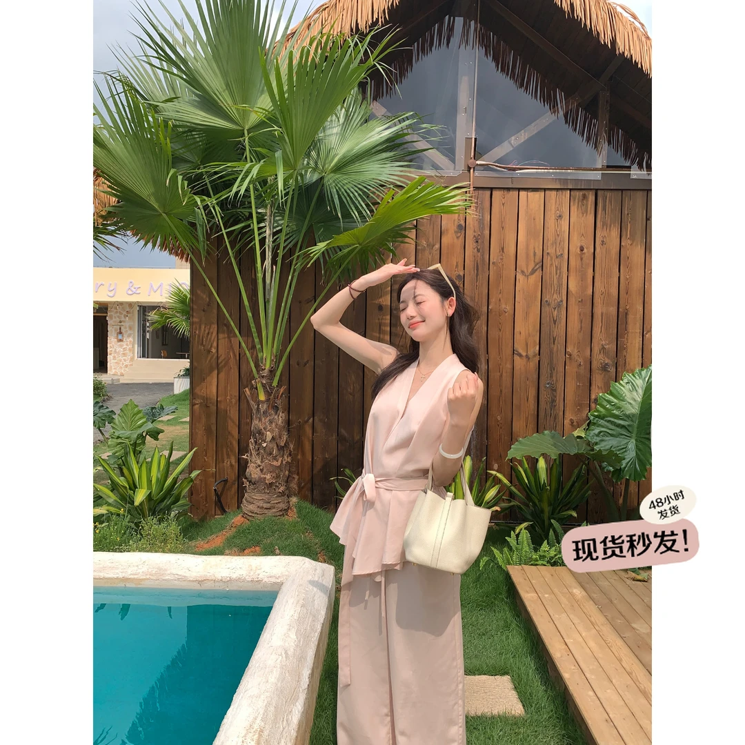万万-清清【粉黛花墙】温柔风高级V领无袖上衣直筒阔腿休闲裤套装