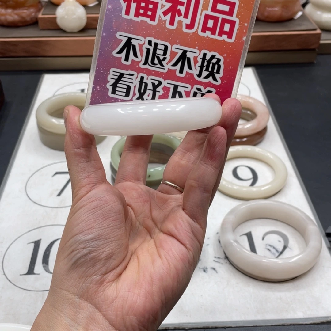不****石英质玉未镶嵌手镯