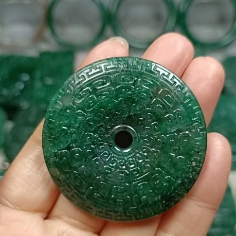 独山玉未镶嵌挂件