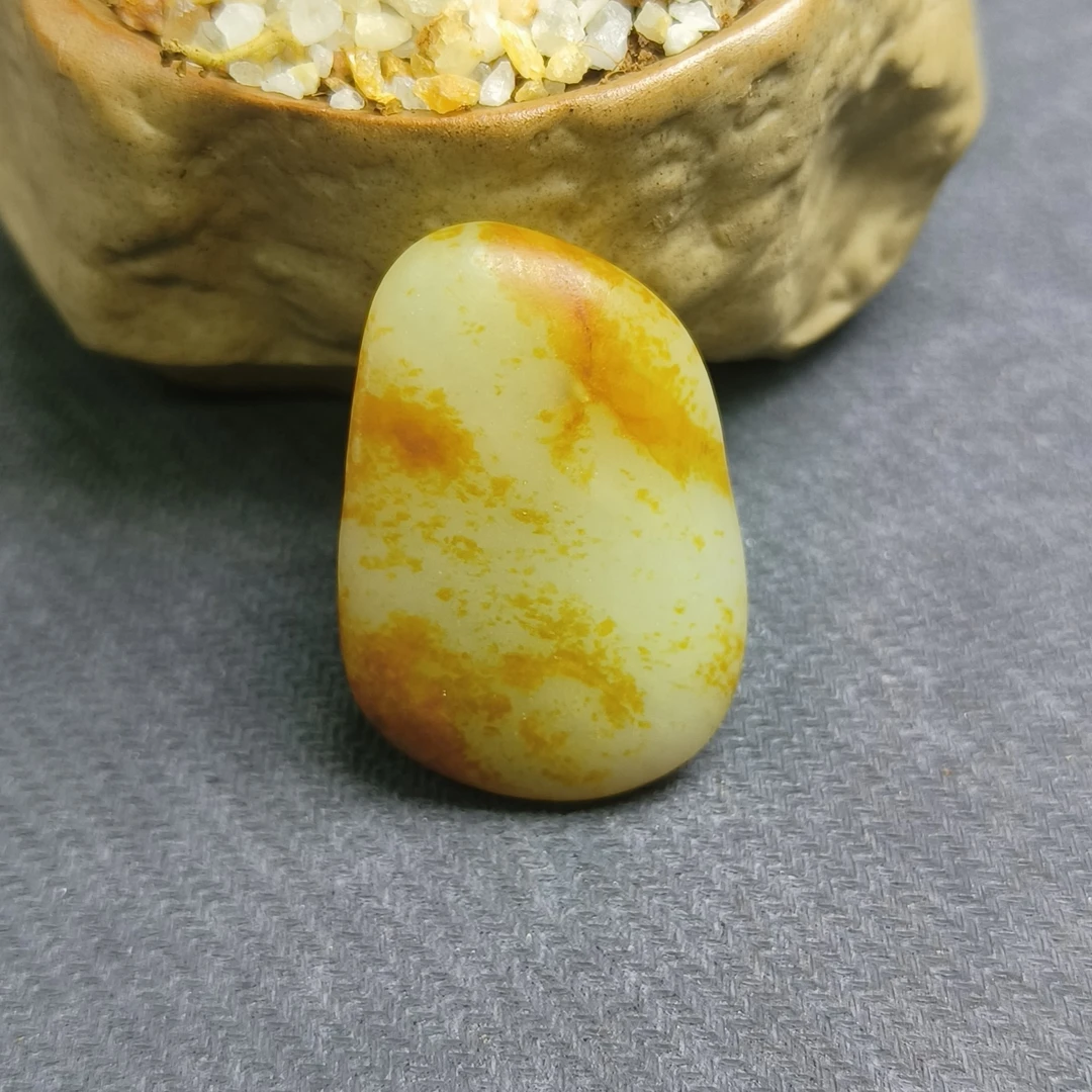 新疆和田玉原石玛丽艳洒金皮天然牌型挂件肉质细腻油润糯皮色靓丽