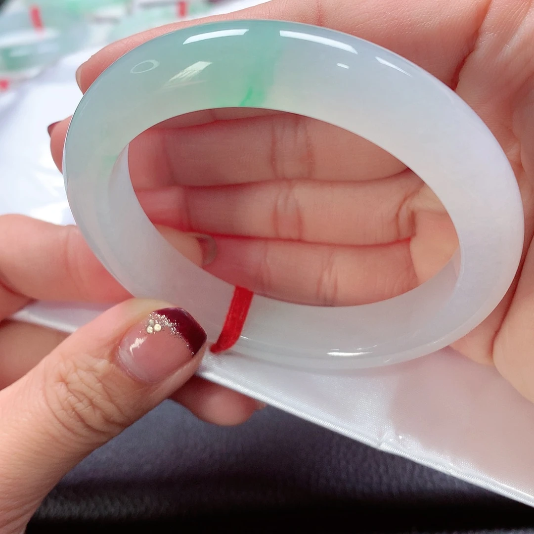 翡翠手镯未镶嵌天然A货翡翠