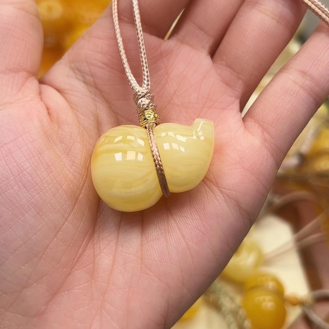 琥珀未镶嵌颈饰蜜蜡