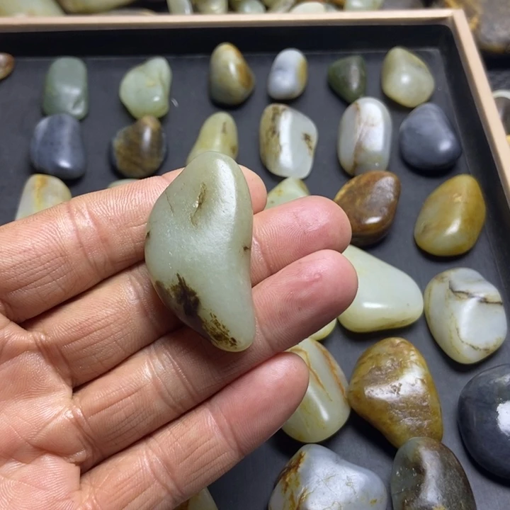 名***剑和田玉（糖玉）未镶嵌珠宝奇石