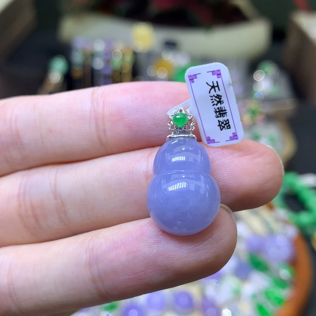 颈饰18K金镶嵌翡翠