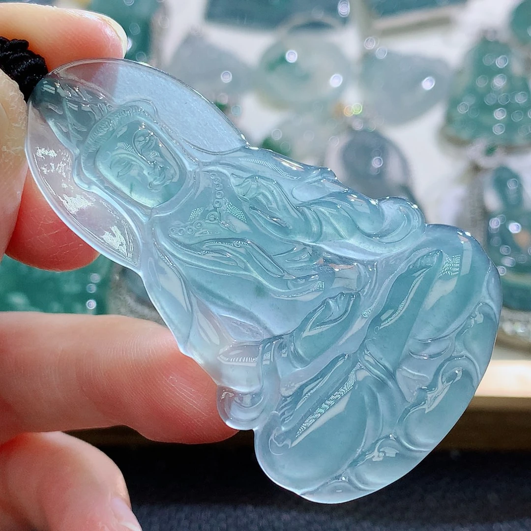 翡翠挂件未镶嵌翡翠