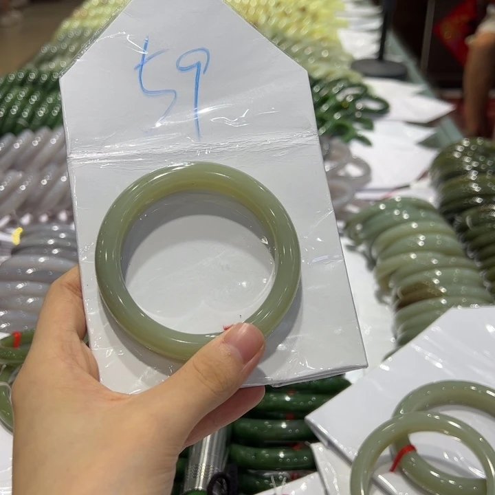 和田玉手镯未镶嵌程****程