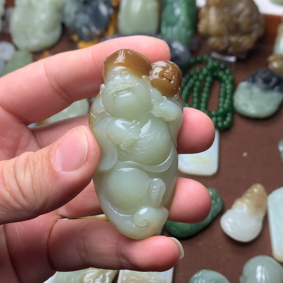 和田玉挂件未镶嵌一**光