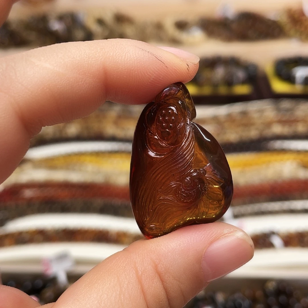 未镶嵌颈饰琥珀大