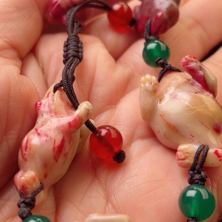 昌化鸡血石牛角地