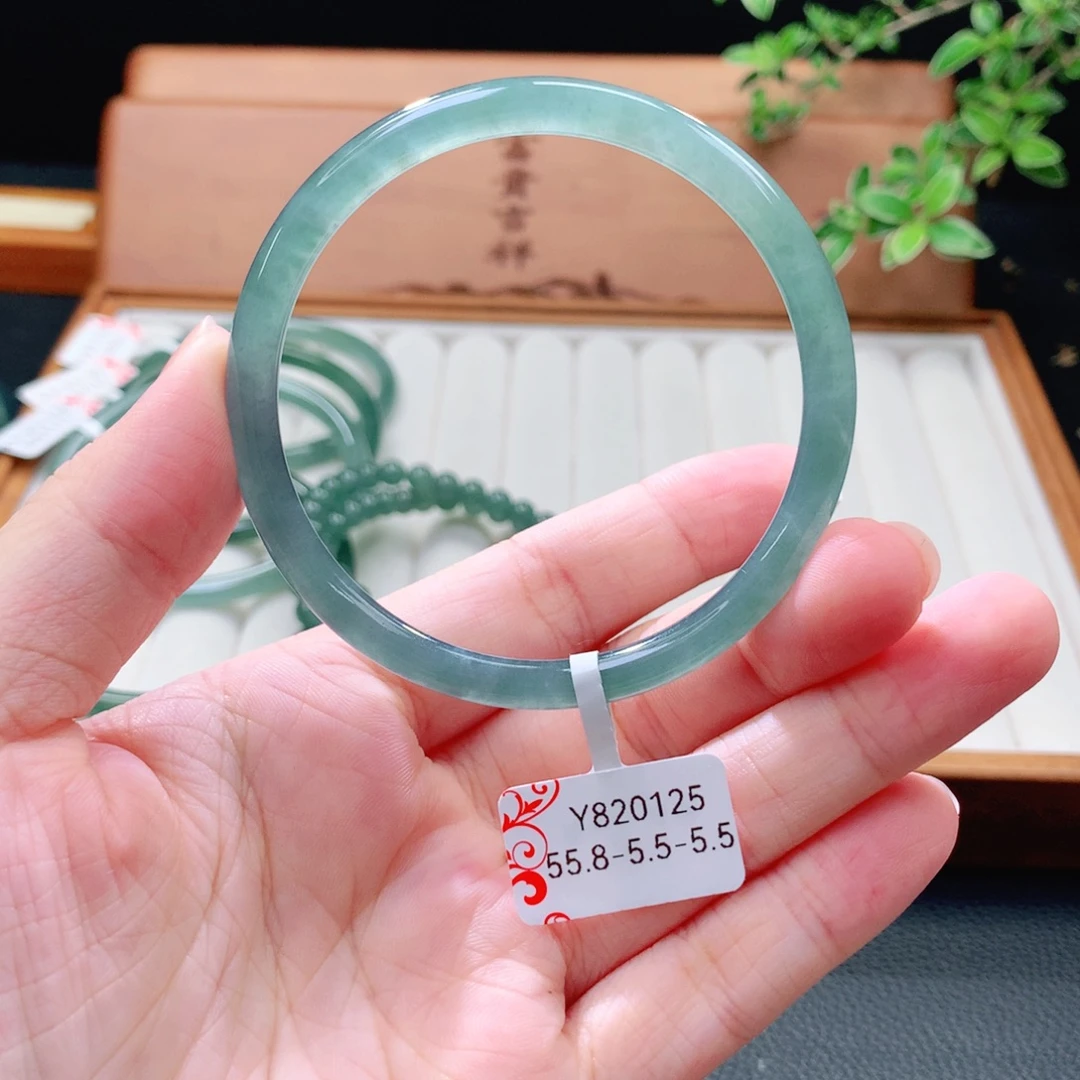 未镶嵌手镯（圆镯）翡翠