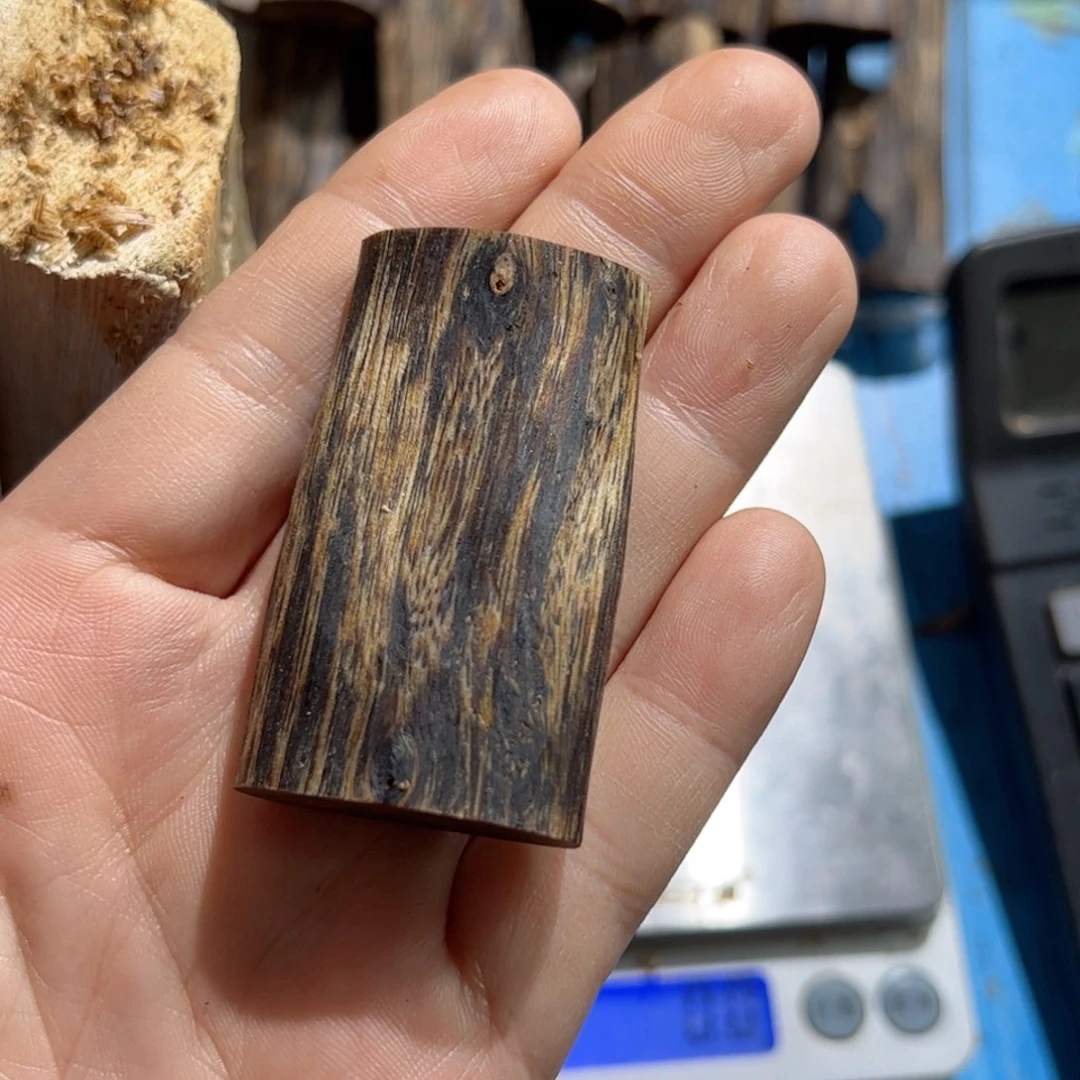 沉香吊坠白棋素牌13克