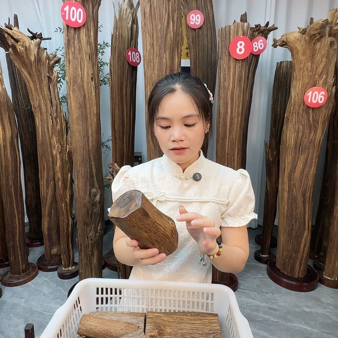 沉香碎屑沉香沉香原料摆件沉香原料摆件